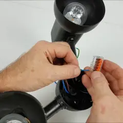 Jak podłączyć żyrandol na 3 żarówki - uniknij błędów w instalacji