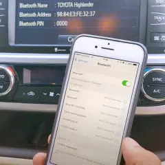 Jak podłączyć telefon do radia w samochodzie i cieszyć się muzyką