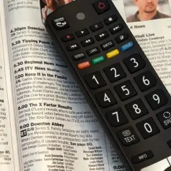 Jak włączyć telewizor LG bez pilota? Proste sposoby, które zadziałają