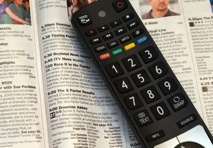 Jak włączyć telewizor LG bez pilota? Proste sposoby, które zadziałają
