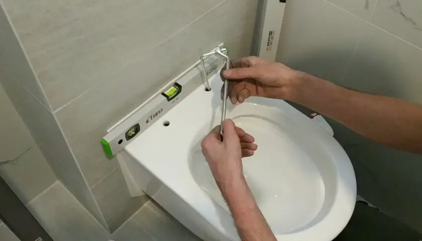 Jak podłączyć muszlę klozetową bez błędów - krok po kroku do sukcesu
