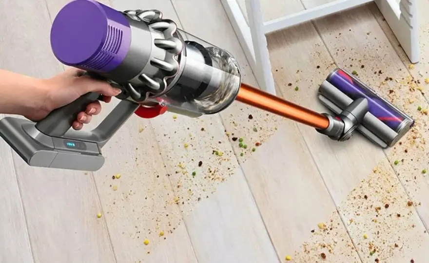 Dyson V8 czy V11 - który odkurzacz naprawdę warto wybrać?