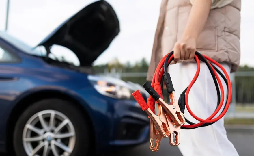 Jak odpalić auto na kablach: proste kroki, które uratują sytuację