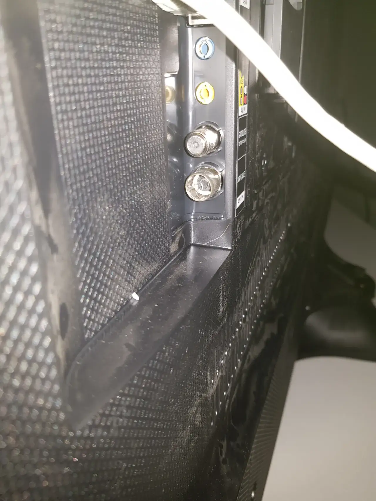 Zdjęcie Gdzie jest wejście na słuchawki w telewizorze Samsung? Oto odpowiedź